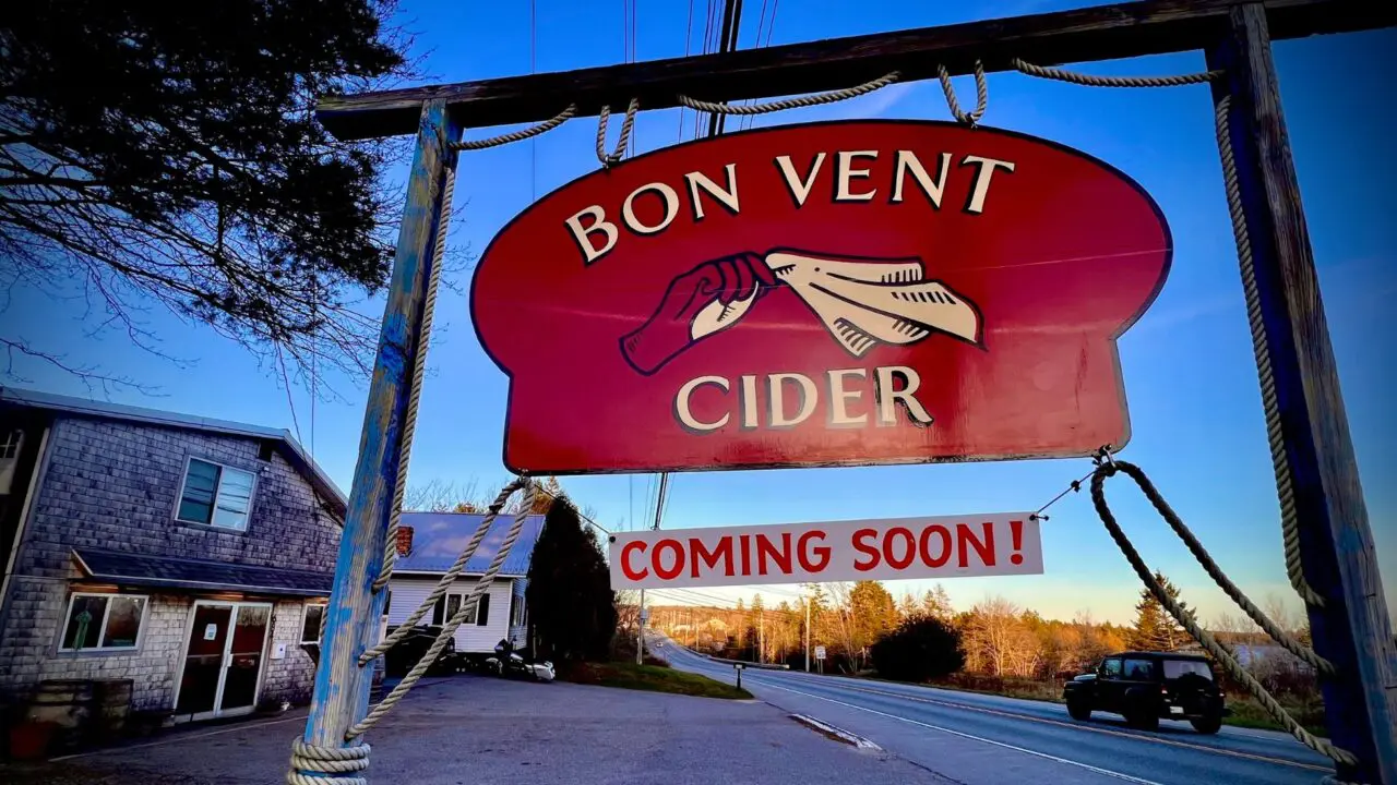Bon Vent Cider Tasting Room Unveils Crafted Magic from Local Apples and Pears!